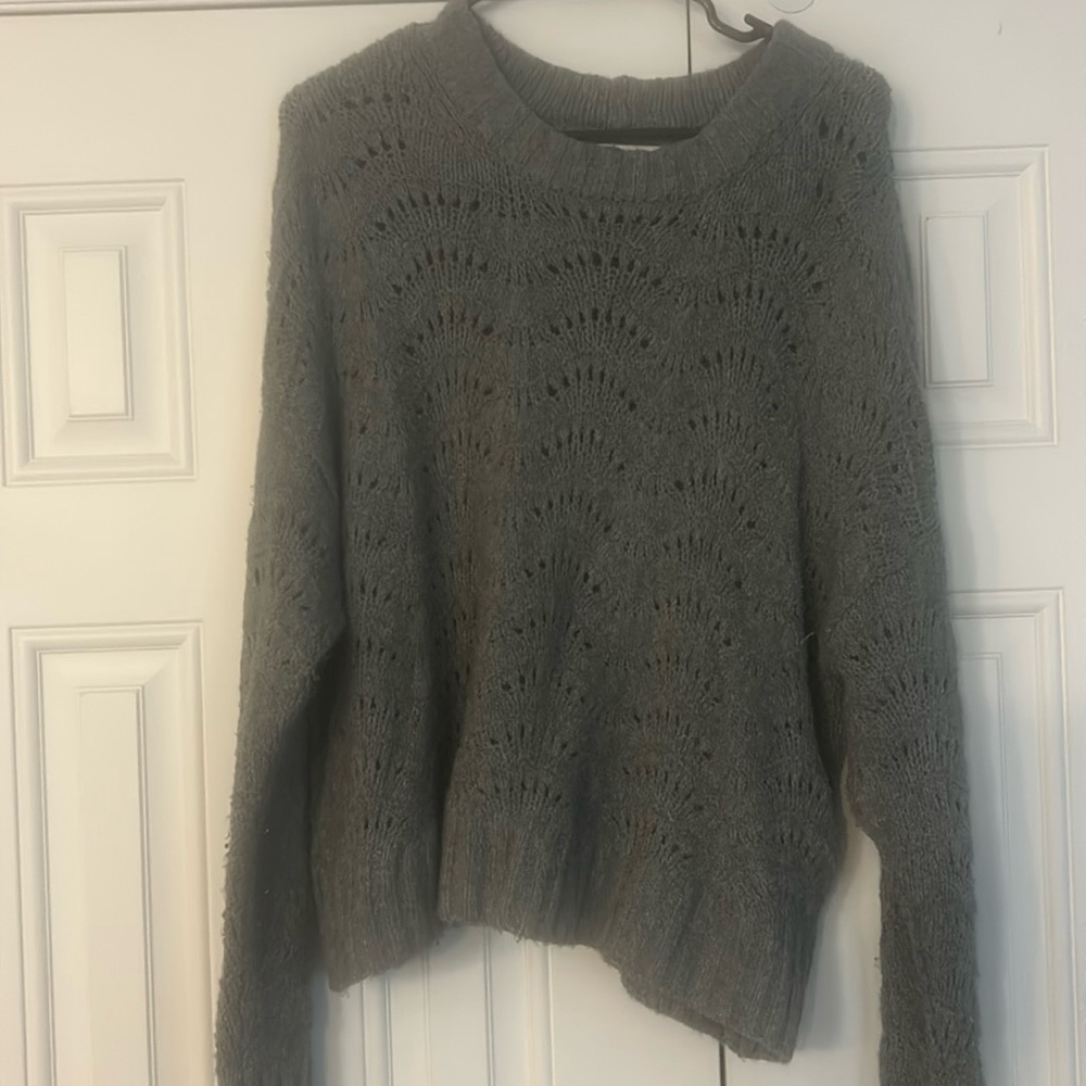Gray crew American Eagle sweater